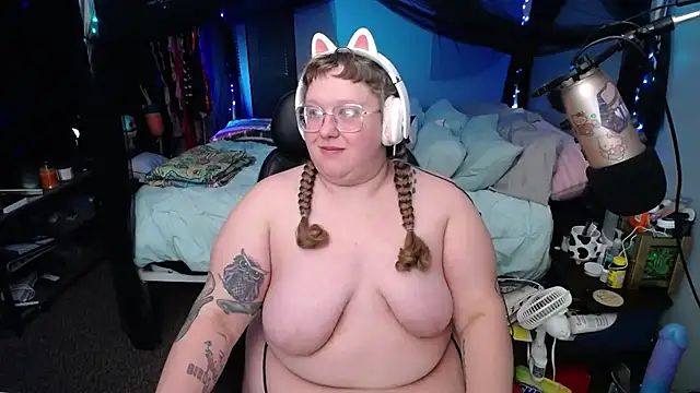 Snapshot of FatVeronica chatting on 02-20-25, 01:30 FatVeronica online show from 02-20-25, 01:30