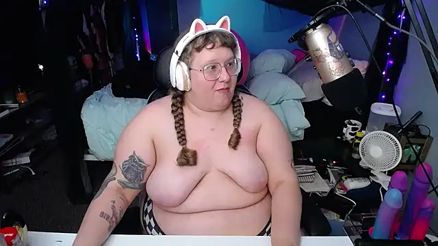 Snapshot of FatVeronica chatting on 03-03-25, 12:26 FatVeronica online show from 03-03-25, 12:26