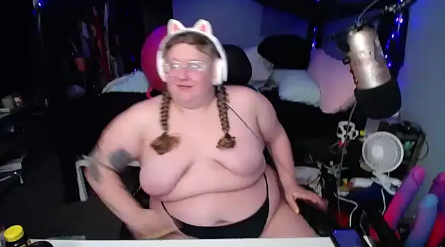 Snapshot of FatVeronica chatting on 03-16-25, 11:49 FatVeronica online show from 03-16-25, 11:49