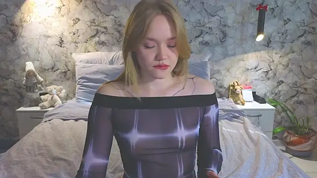 Aurora Golden1 online show from 03-25-26, 02:39