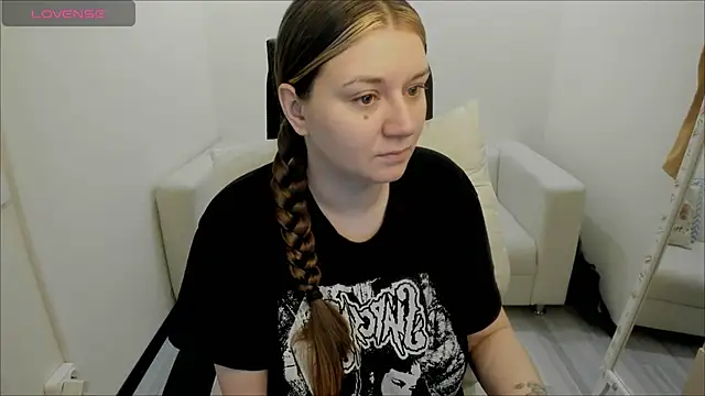 Snapshot of AlisaBacker chatting on 01-03-25, 05:53 AlisaBacker online show from 01-03-25, 05:53