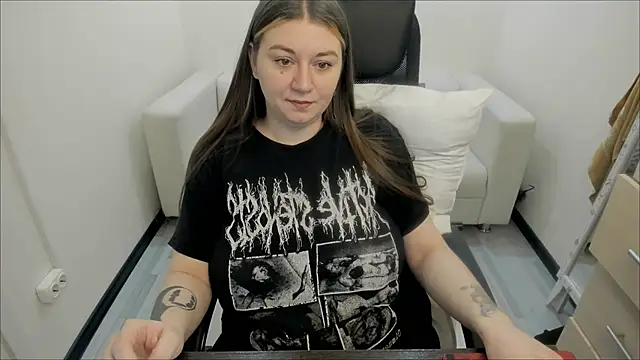 Snapshot of AlisaBacker chatting on 02-25-25, 04:21 AlisaBacker online show from 02-25-25, 04:21