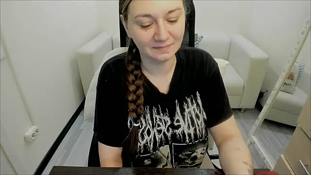 Snapshot of AlisaBacker chatting on 03-08-25, 03:06 AlisaBacker online show from 03-08-25, 03:06