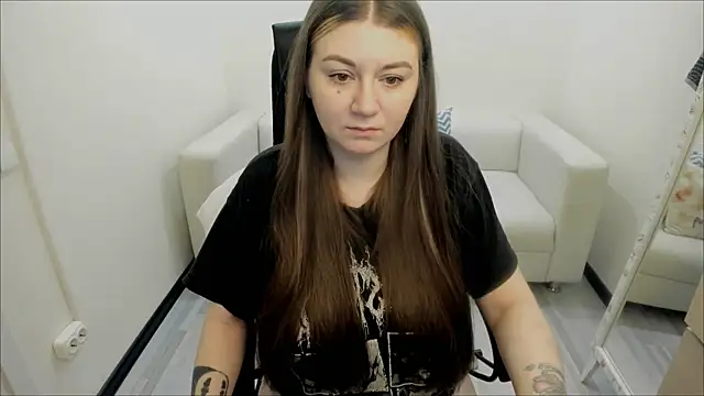 Snapshot of AlisaBacker chatting on 03-13-25, 03:39 AlisaBacker online show from 03-13-25, 03:39