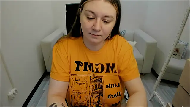 Snapshot of AlisaBacker chatting on 03-21-25, 04:40 AlisaBacker online show from 03-21-25, 04:40