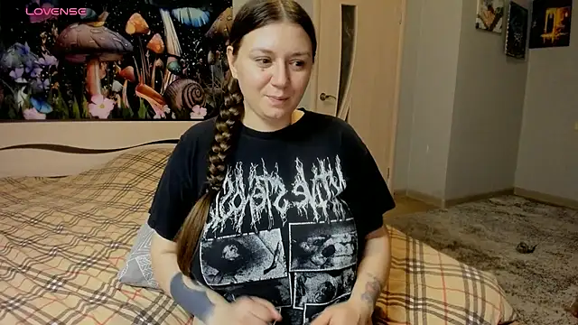 Snapshot of AlisaBacker chatting on 10-10-25, 03:55 AlisaBacker online show from 10-10-25, 03:55