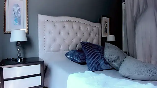 Snapshot of Ezraa1 chatting on 01-11-25, 04:57 Ezraa1 online show from 01-11-25, 04:57