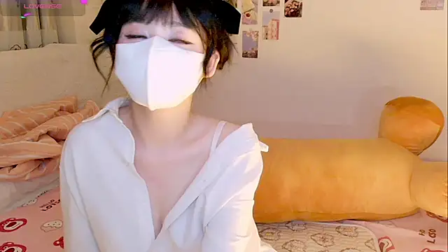 Snapshot of Embez-Damdang chatting on 12-24-24, 06:06 Embez-Damdang online show from 12-24-24, 06:06