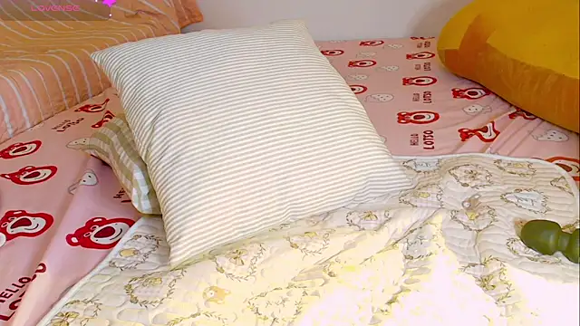 Snapshot of Embez-Damdang chatting on 02-17-25, 06:48 Embez-Damdang online show from 02-17-25, 06:48