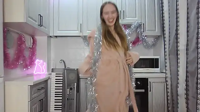 leslie my lovee online show from 12-24-24, 09:55