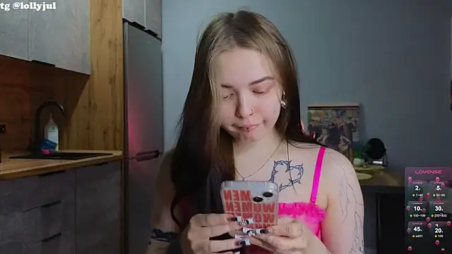 Snapshot of doll_lol_ chatting on 03-05-25, 08:00 doll lol online show from 03-05-25, 08:00