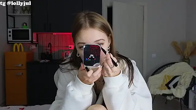 Snapshot of doll_lol_ chatting on 10-06-25, 08:50 doll lol online show from 10-06-25, 08:50