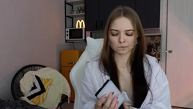 Snapshot of doll_lol_ chatting on 11-27-25, 05:59 doll lol online show from 11-27-25, 05:59