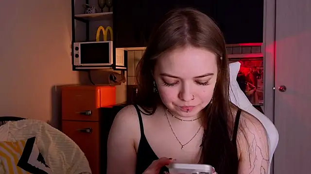 Snapshot of doll_lol_ chatting on 12-03-25, 06:06 doll lol online show from 12-03-25, 06:06