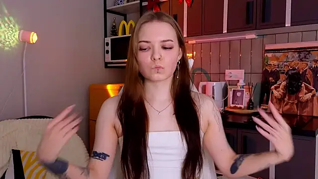 Snapshot of doll_lol_ chatting on 12-15-25, 08:24 doll lol online show from 12-15-25, 08:24