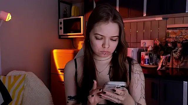 Snapshot of doll_lol_ chatting on 02-26-26, 05:23 doll lol online show from 02-26-26, 05:23