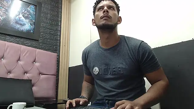 Chris Dick23 online show from 10-22-25, 04:13