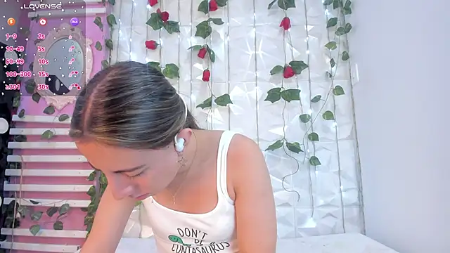 Miiaa doll online show from 01-24-25, 11:37