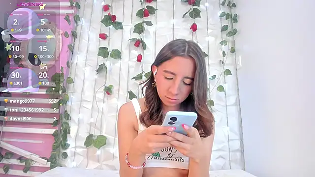 Miiaa doll online show from 01-24-25, 02:41