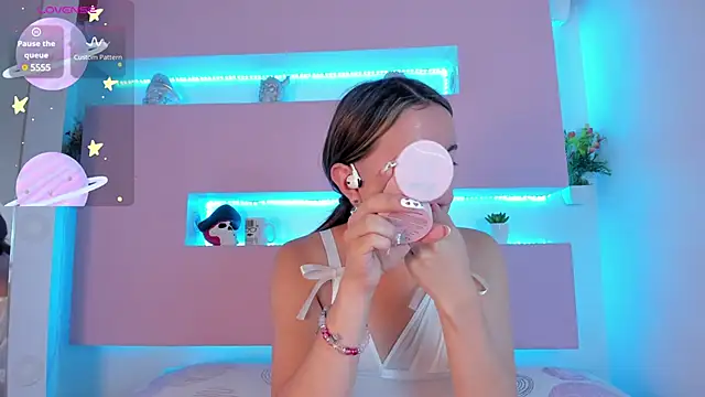 Miiaa doll online show from 02-22-25, 11:46