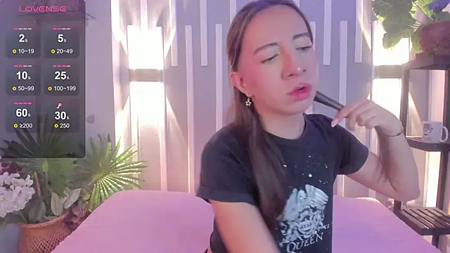 Miiaa doll online show from 03-21-25, 12:28