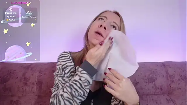 Miiaa doll online show from 09-22-25, 11:40