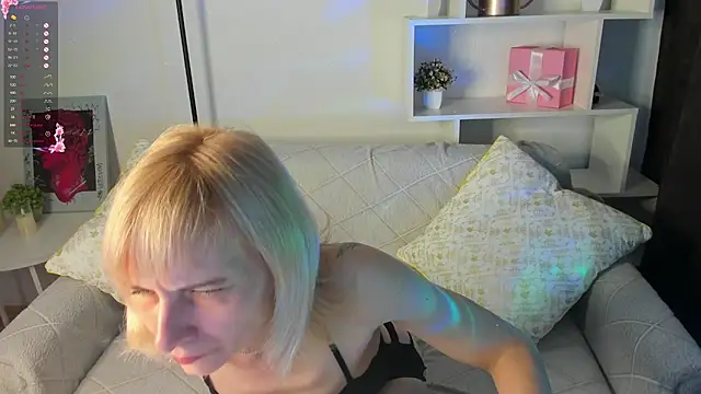 ElzaGlower online show from 10-17-25, 02:04