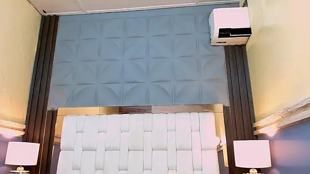 Nicole Ramires online show from 10-21-25, 04:08