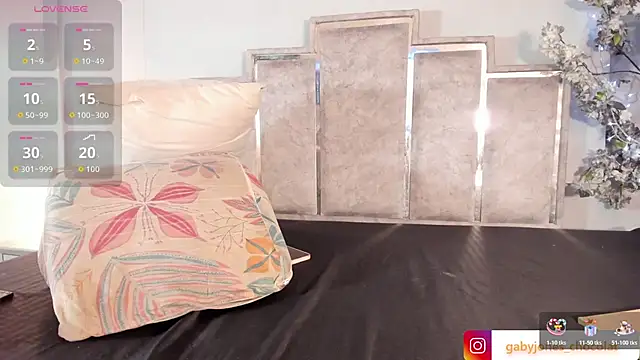 Snapshot of GabyyJones chatting on 11-20-25, 12:05 GabyyJones online show from 11-20-25, 12:05