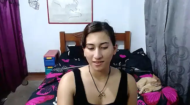 Snapshot of LadyMilk003 chatting on 01-10-25, 06:49 LadyMilk003 online show from 01-10-25, 06:49