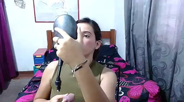 Snapshot of LadyMilk003 chatting on 01-23-25, 03:22 LadyMilk003 online show from 01-23-25, 03:22