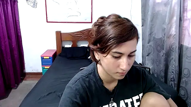 Snapshot of LadyMilk003 chatting on 09-08-25, 04:50 LadyMilk003 online show from 09-08-25, 04:50