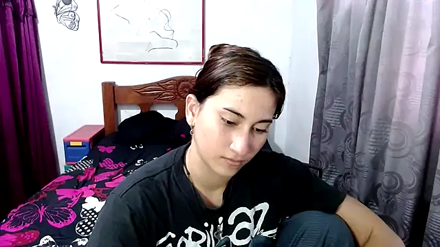 Snapshot of LadyMilk003 chatting on 10-15-25, 04:51 LadyMilk003 online show from 10-15-25, 04:51