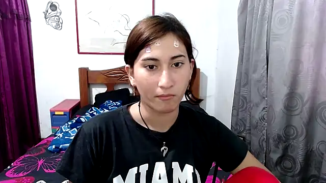 Snapshot of LadyMilk003 chatting on 10-20-25, 05:24 LadyMilk003 online show from 10-20-25, 05:24