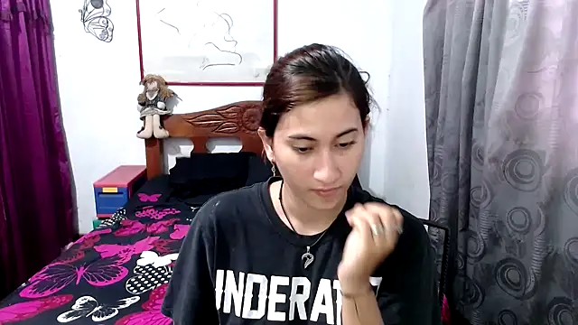 Snapshot of LadyMilk003 chatting on 10-24-25, 04:03 LadyMilk003 online show from 10-24-25, 04:03