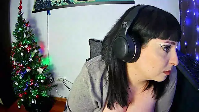 Snapshot of EmmaKrosss chatting on 12-17-24, 03:06 EmmaKrosss online show from 12-17-24, 03:06