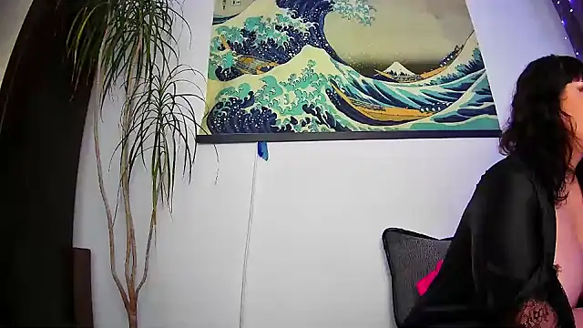 Snapshot of EmmaKrosss chatting on 03-16-25, 09:05 EmmaKrosss online show from 03-16-25, 09:05