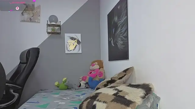 Snapshot of charlotte_002 chatting on 10-31-25, 02:56 charlotte 002 online show from 10-31-25, 02:56