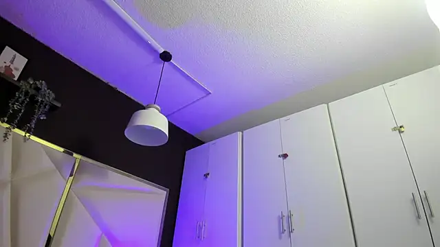 April bowie online show from 10-29-25, 11:01