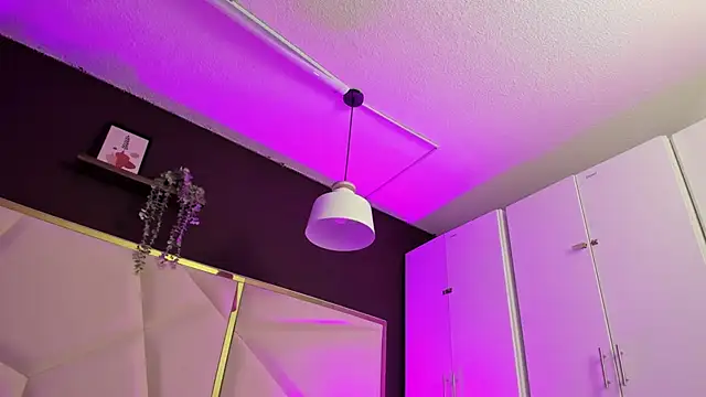 April bowie online show from 02-11-26, 11:26