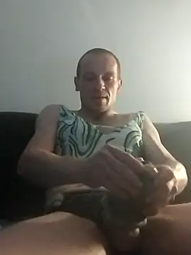 Snapshot of Kamien32 chatting on 11-08-25, 04:34 Kamien32 online show from 11-08-25, 04:34