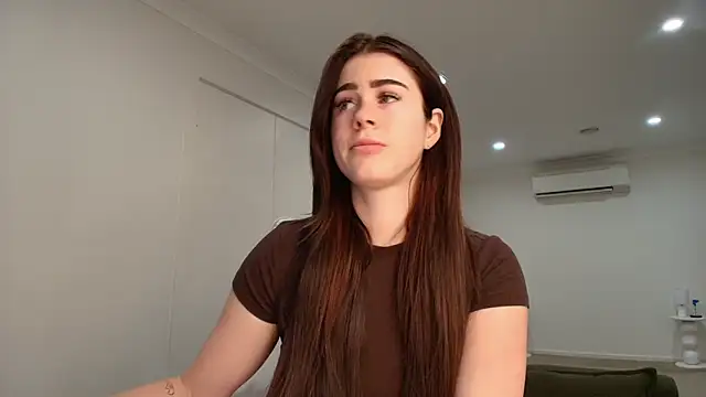 Snapshot of aus_queen chatting on 10-28-25, 12:14 aus queen online show from 10-28-25, 12:14