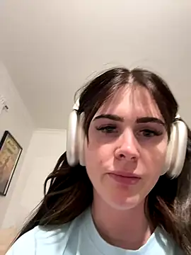 Snapshot of aus_queen chatting on 10-30-25, 03:46 aus queen online show from 10-30-25, 03:46