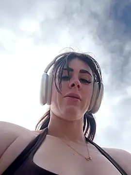 Snapshot of aus_queen chatting on 11-09-25, 02:10 aus queen online show from 11-09-25, 02:10