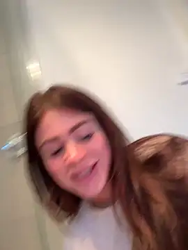 Snapshot of aus_queen chatting on 11-29-25, 11:19 aus queen online show from 11-29-25, 11:19