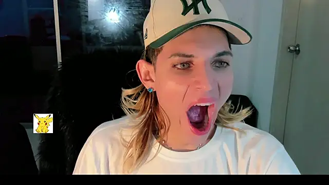 Snapshot of honey_skin chatting on 12-22-24, 07:54 honey skin online show from 12-22-24, 07:54