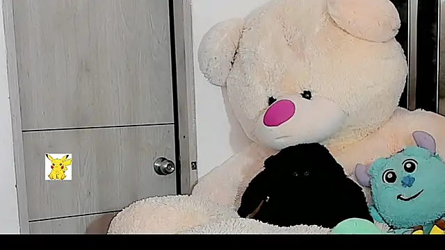 Snapshot of honey_skin chatting on 12-24-24, 04:51 honey skin online show from 12-24-24, 04:51