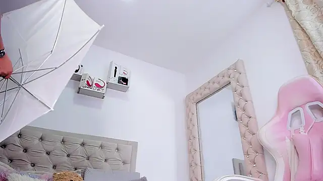 lorennahernandez01 online show from 02-08-25, 09:13