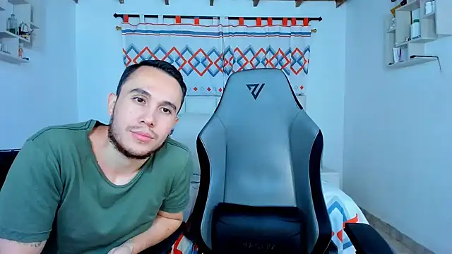 Snapshot of xxx_sweet_couple_ chatting on 12-17-24, 04:56 xxx sweet couple  online show from 12-17-24, 04:56