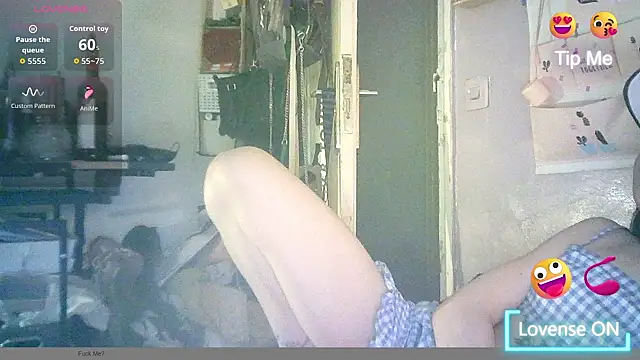 Snapshot of lorena789 chatting on 10-06-25, 01:19 lorena789 online show from 10-06-25, 01:19